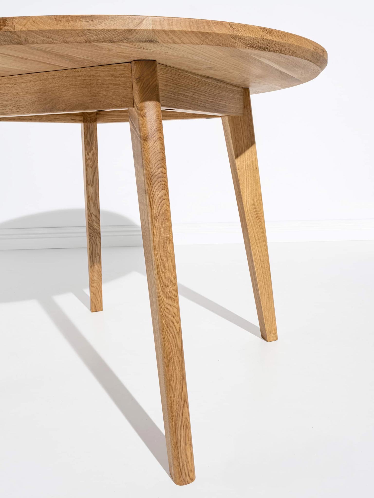 drewnianego nogi w stoliku kawowym