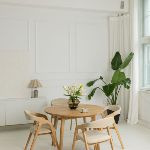 Stół drewniany, dębowy rozkładany