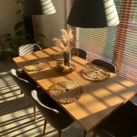 Dębowy stół do jadalni