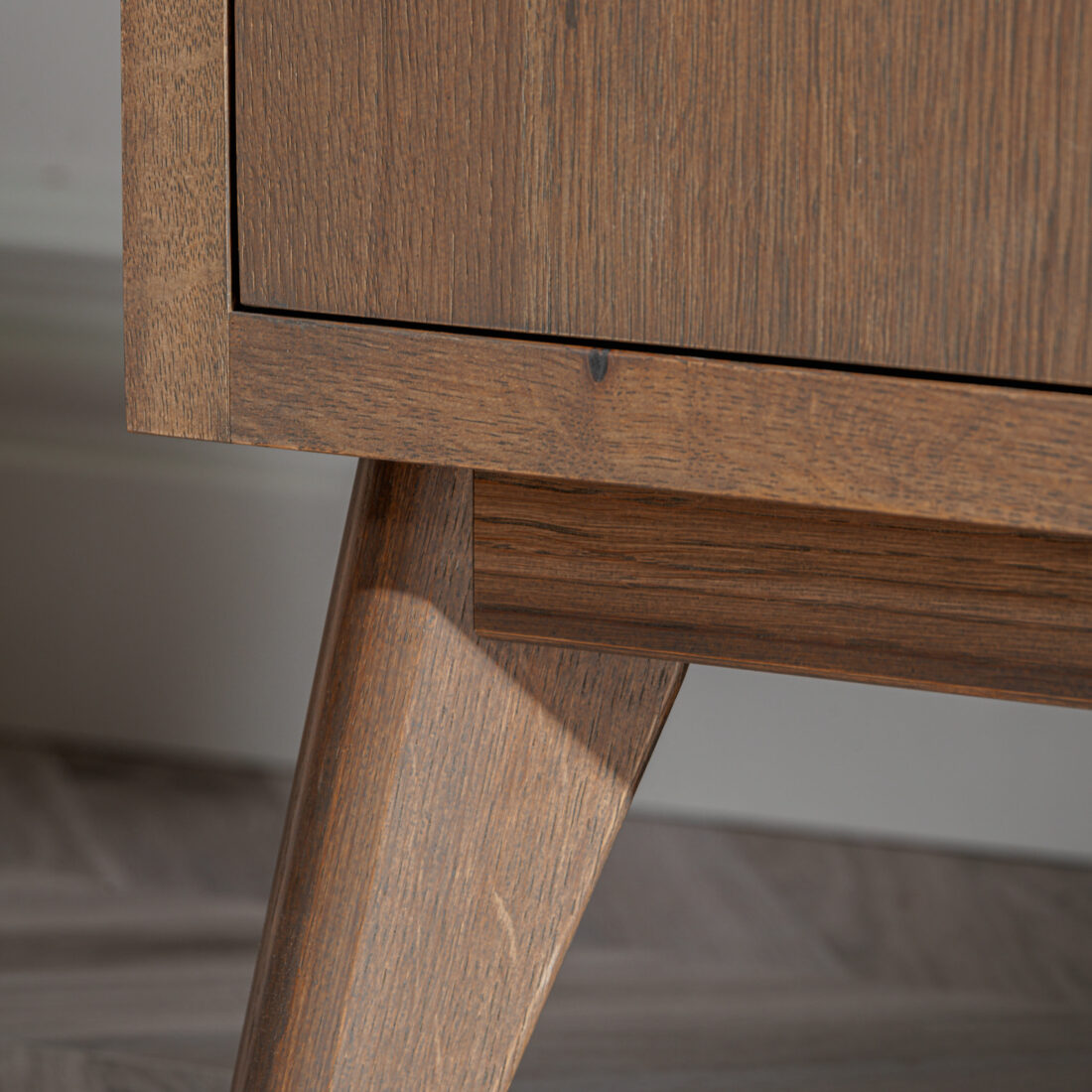 Szafka RTV 4 Drewniane nogi szafki