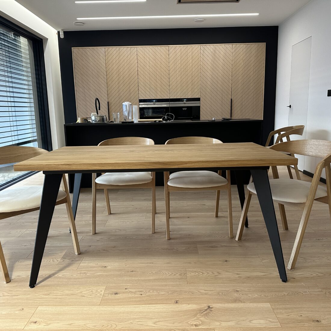 Stół z drewna dębowego SP10 Prostokątny stół z blatem dębowym