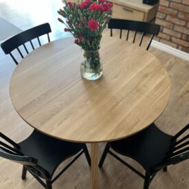 Okrągły drewniany stół do kuchni