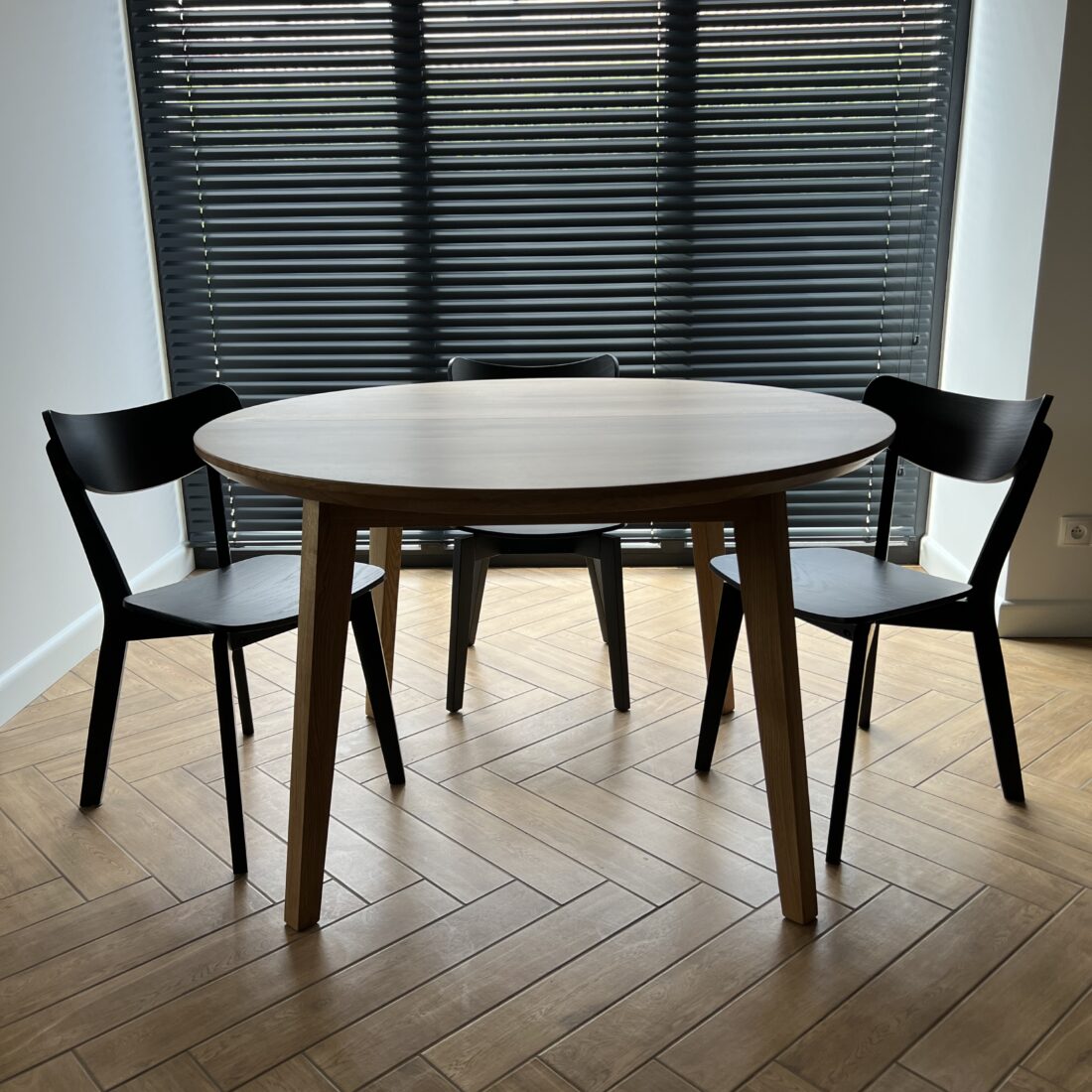 Stół okrągły z drewna dębowego SO7 Okrągły, drewniany stół do salonu