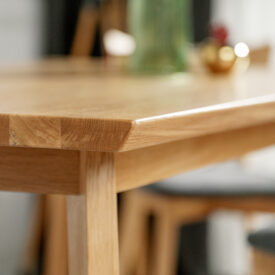 Dębowy stół do salonu