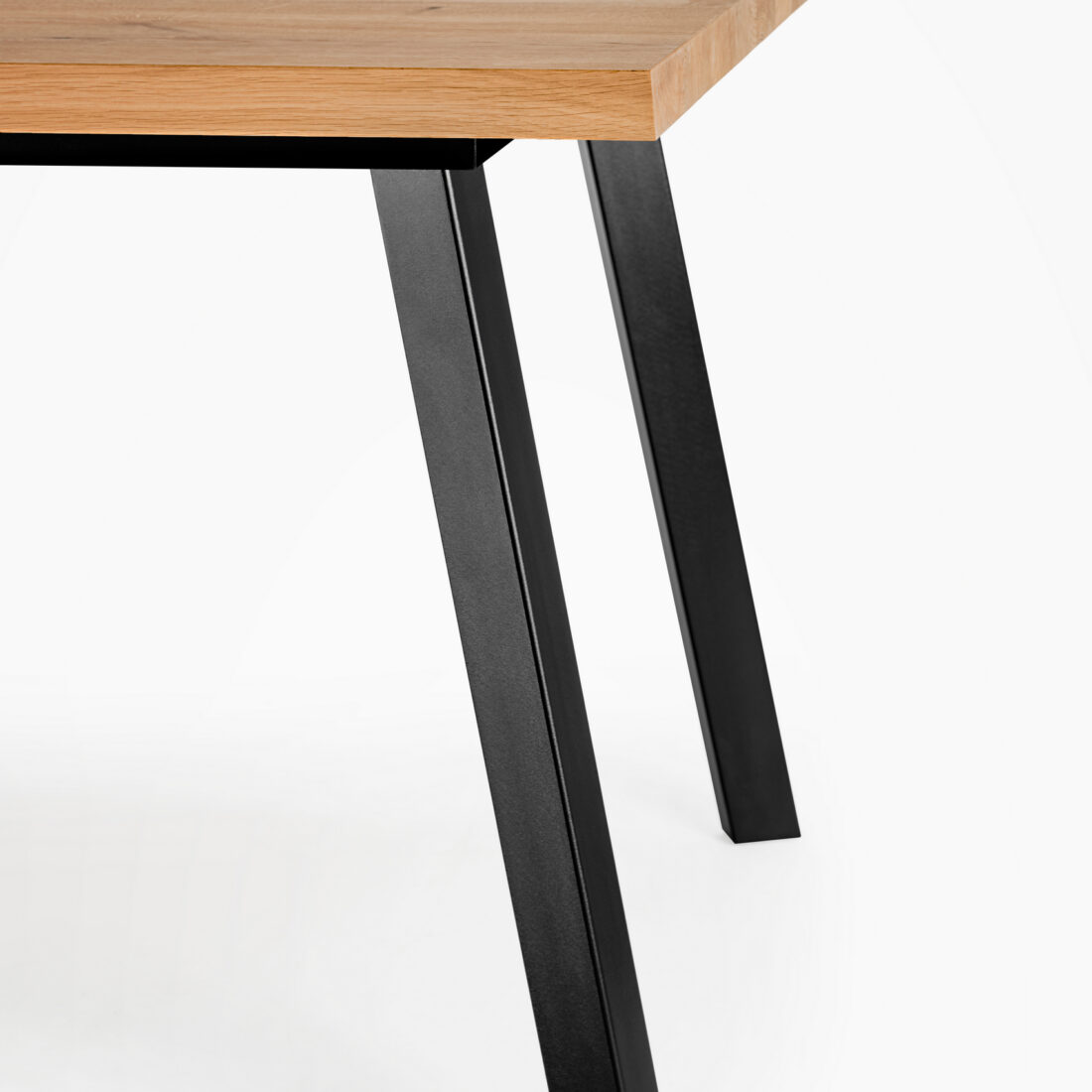 Stół SP3 z drewna dębowego Dębowy stół z nogami z czarnego profila stalowego