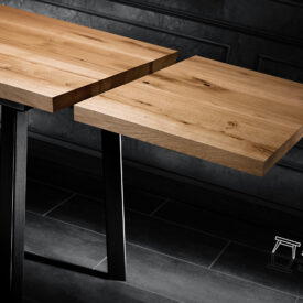 Dębowy stół z nogami z czarnego profila stalowego