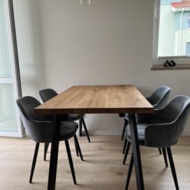 Dębowy stół do salonu