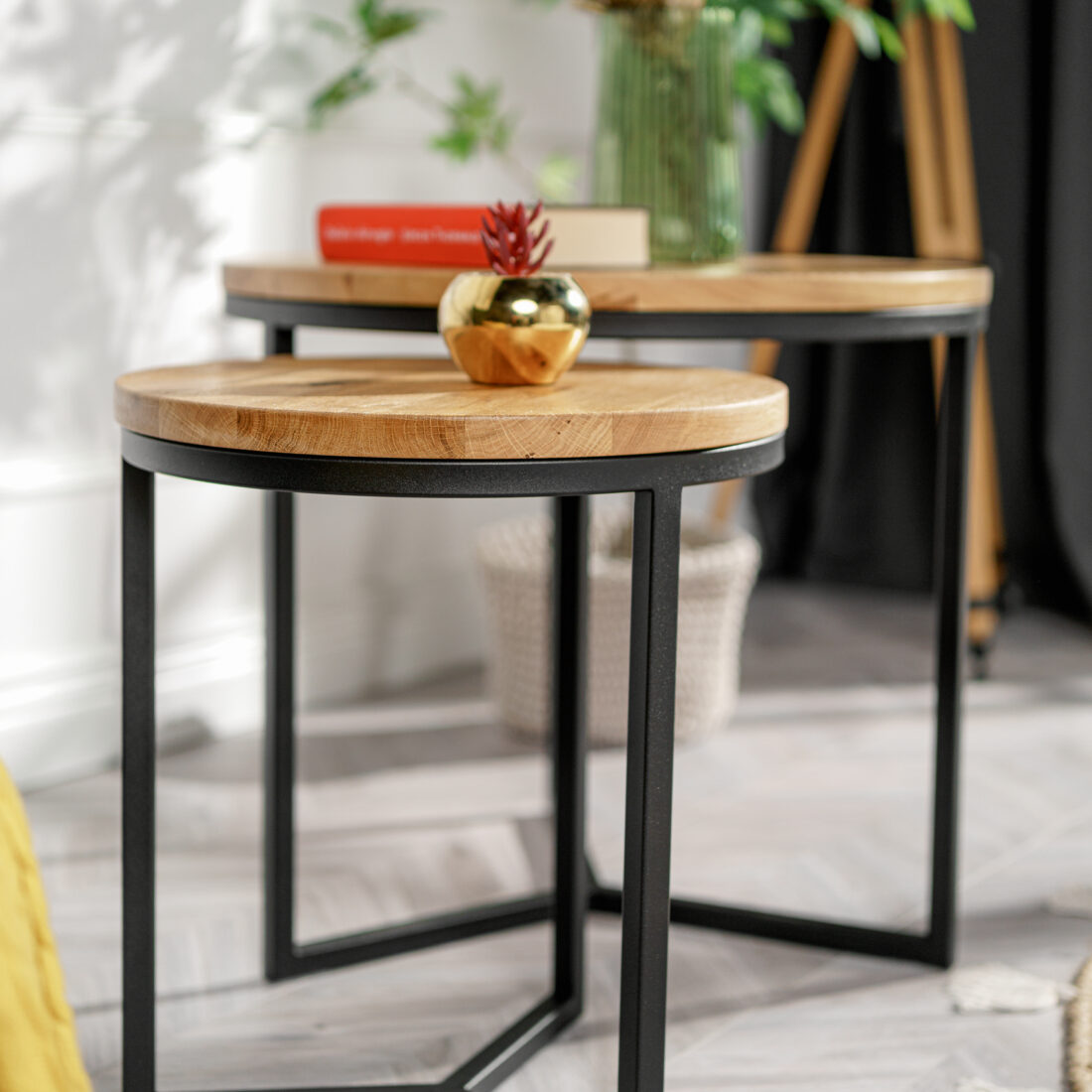 Stolik kawowy SK12 z drewna dębowego (2) Zestaw stolików kawowych z drewna