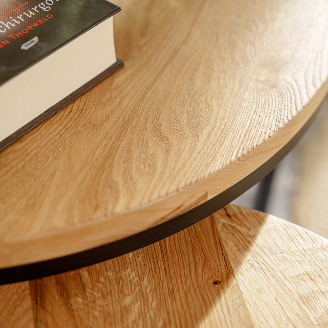 Stolik kawowy SK12 z drewna dębowego (4) Nowoczesny stolik kawowy z drewna