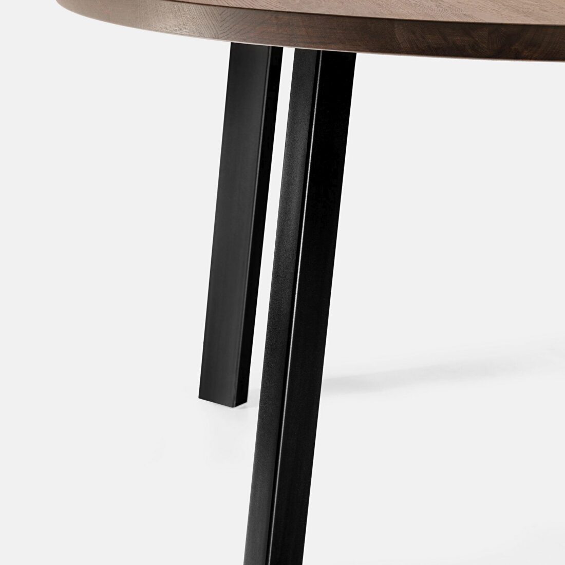 stol_okragly_z_drewna_debowego_S01_galeria_07 Nogi metalowe, czarny mat.