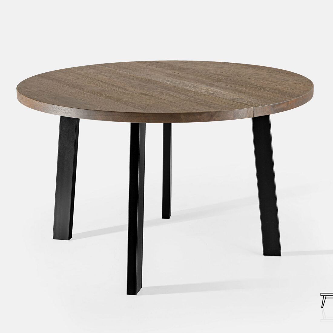 stol_okragly_z_drewna_debowego_S01_galeria_10 Drewniany stół z metalowymi nogami.