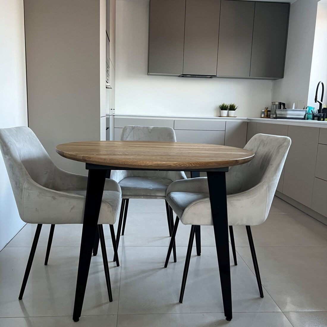 stol_okragly_z_drewna_debowego_S03_galeria_07 Stół okrągły z drewna dębowego