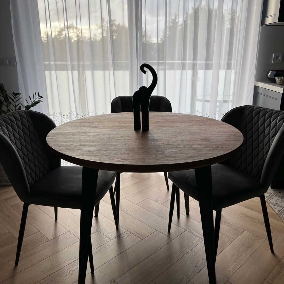 stol_okragly_z_drewna_debowego_S03_galeria_08 Stół okrągły z drewna dębowego