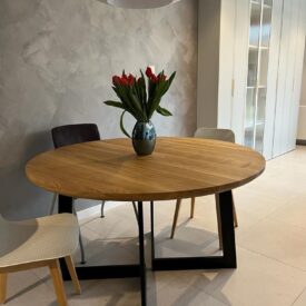 Dębowy stół do jadalni