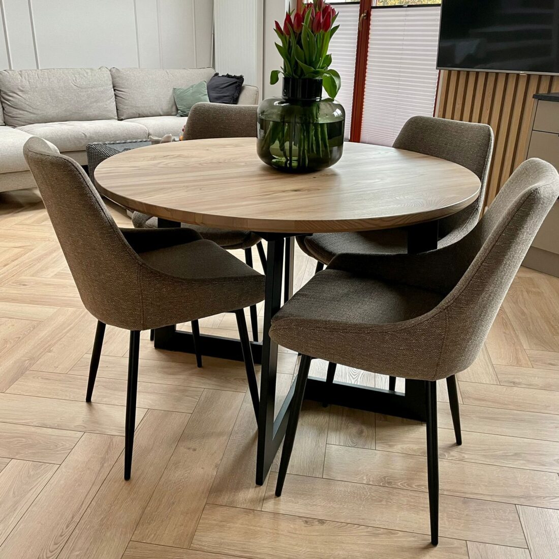 stol_okragly_z_drewna_debowego_S05_galeria_03 Dębowy stół do salonu