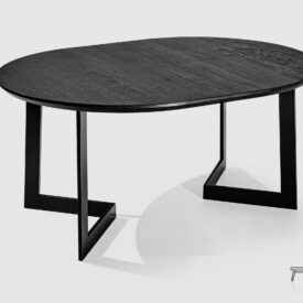 Stół z dębu z czarnymi nogami