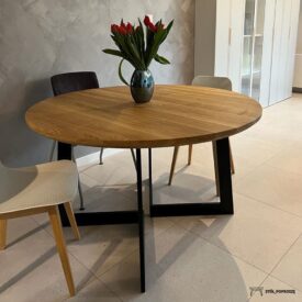 Dębowy stół do jadalni