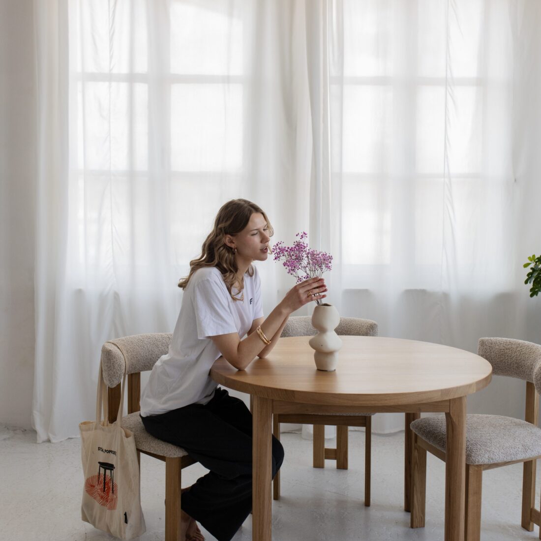 stol-okragly-so10-gal01 stol-okragly-so10-gal01